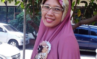 Rochma Indrawati Firdaus, Pengusaha Boneka Jari Bandung
