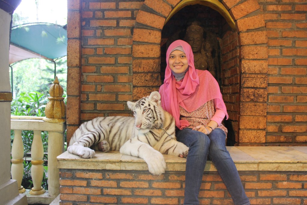 Sally Mitha, Pebisnis Aneka Hijab dan Jarum yang Sukses